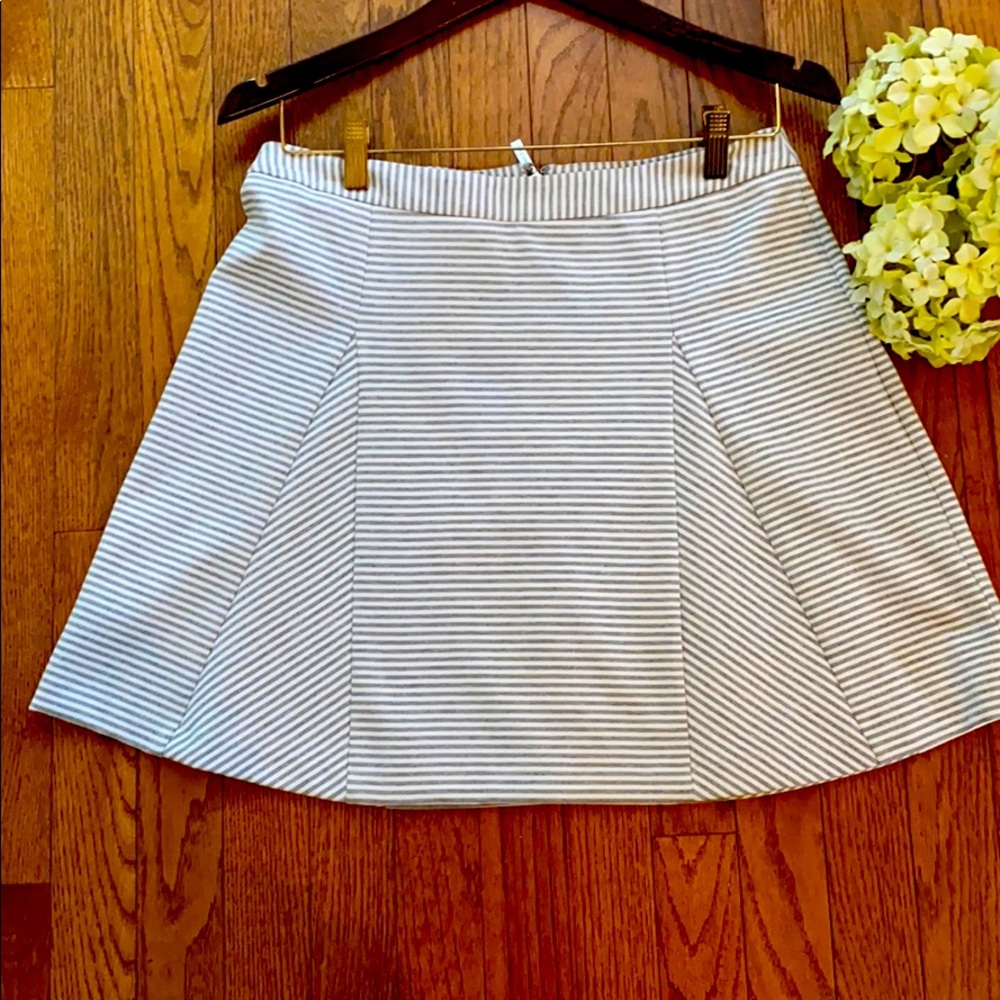 Michael Kors Gray striped A-line Skirt. Size  6